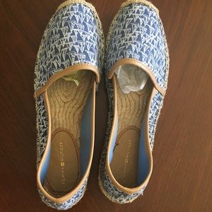 NEW!!! Tommy Hilfiger - size 9